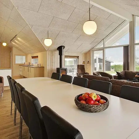 Sleeps 14 Pool Wifi Horne