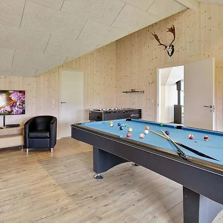 Sleeps 14 Pool Wifi Horne